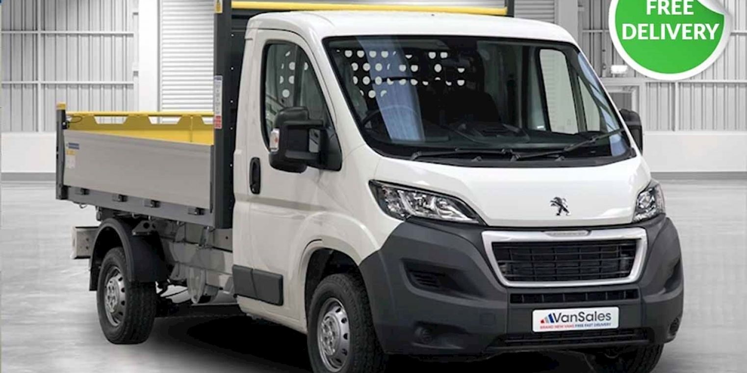 Battle of the Tippers: Peugeot e-Boxer vs Volkswagen E-Crafter