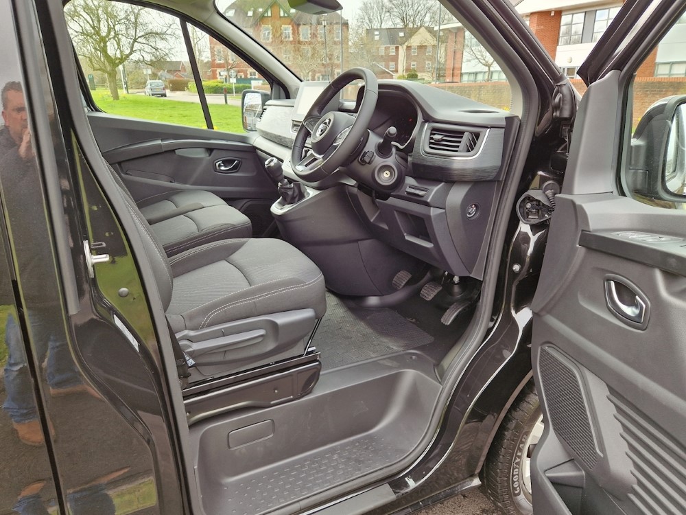 Nissan Primastar 30 L2 Diesel 2.0 dCi 150ps H1 Acenta Crew Van